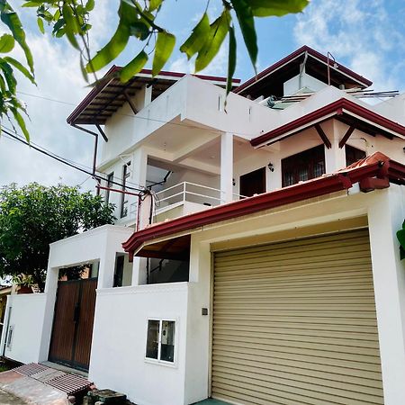 Sand & Surf Guest House Negombo Exteriör bild