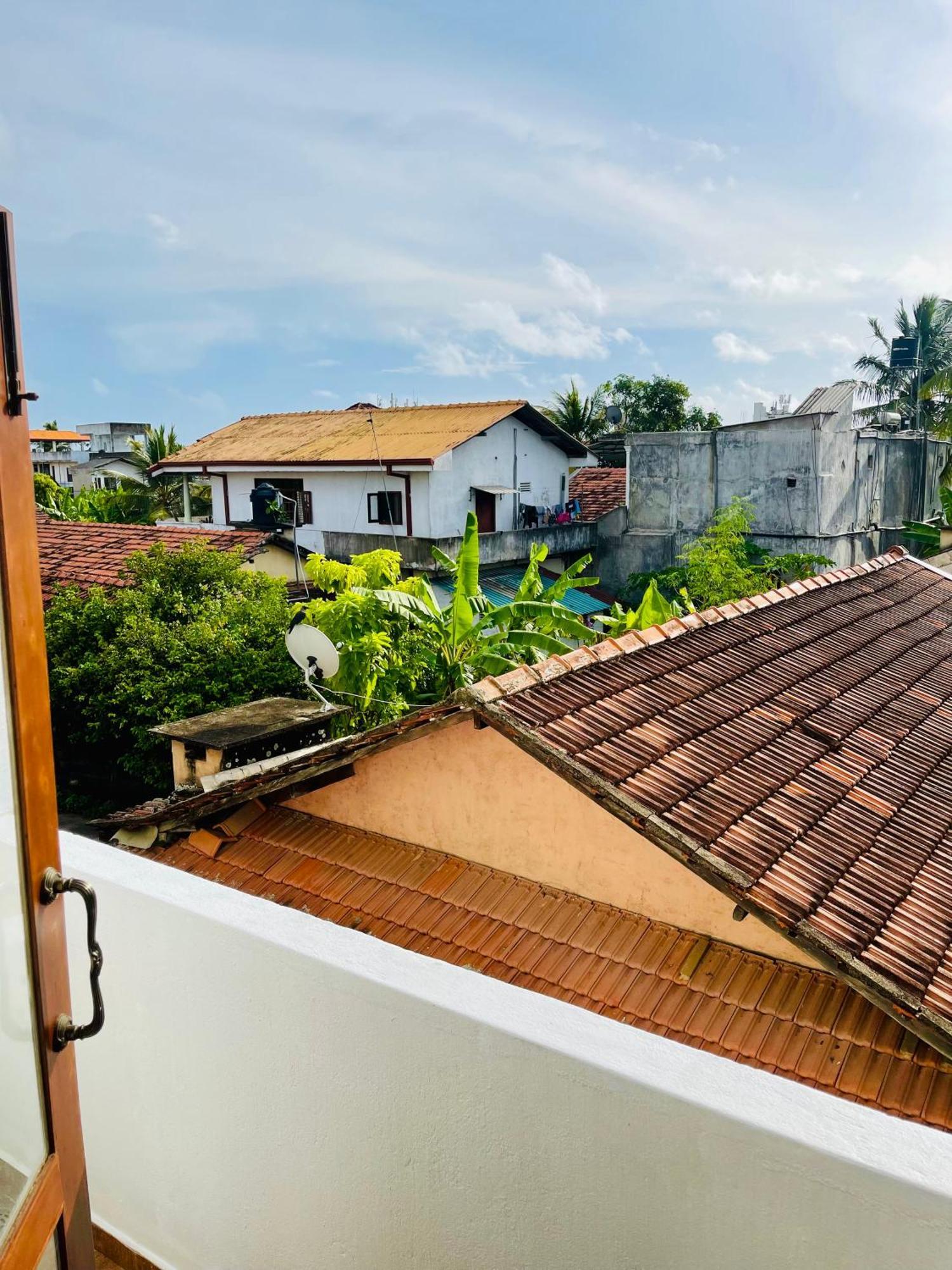 Sand & Surf Guest House Negombo Exteriör bild