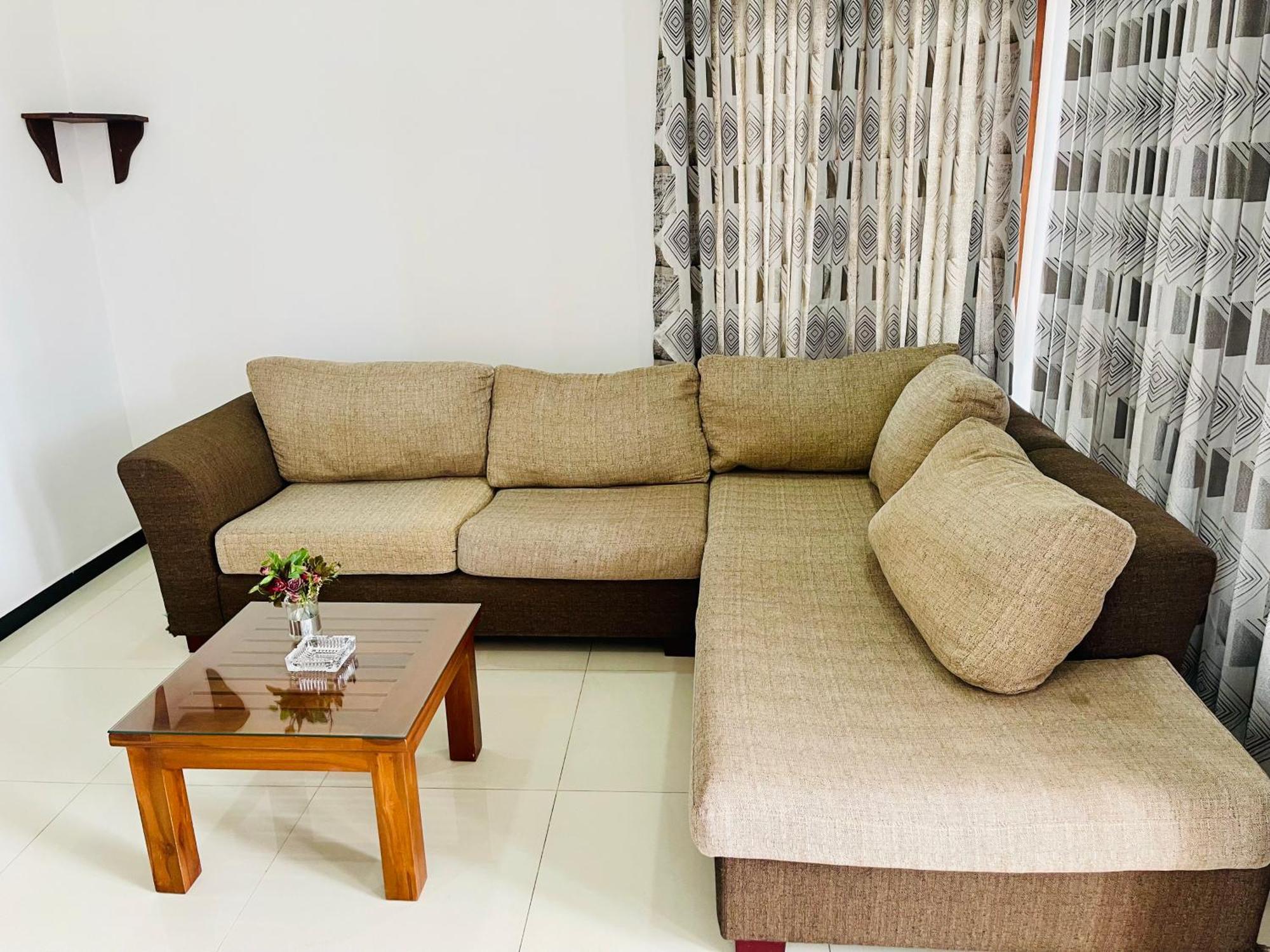 Sand & Surf Guest House Negombo Exteriör bild