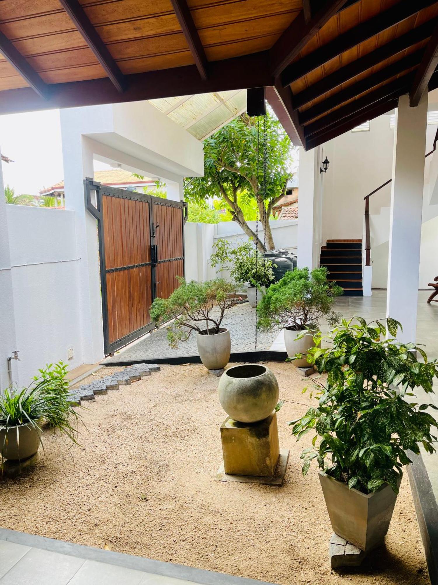 Sand & Surf Guest House Negombo Exteriör bild