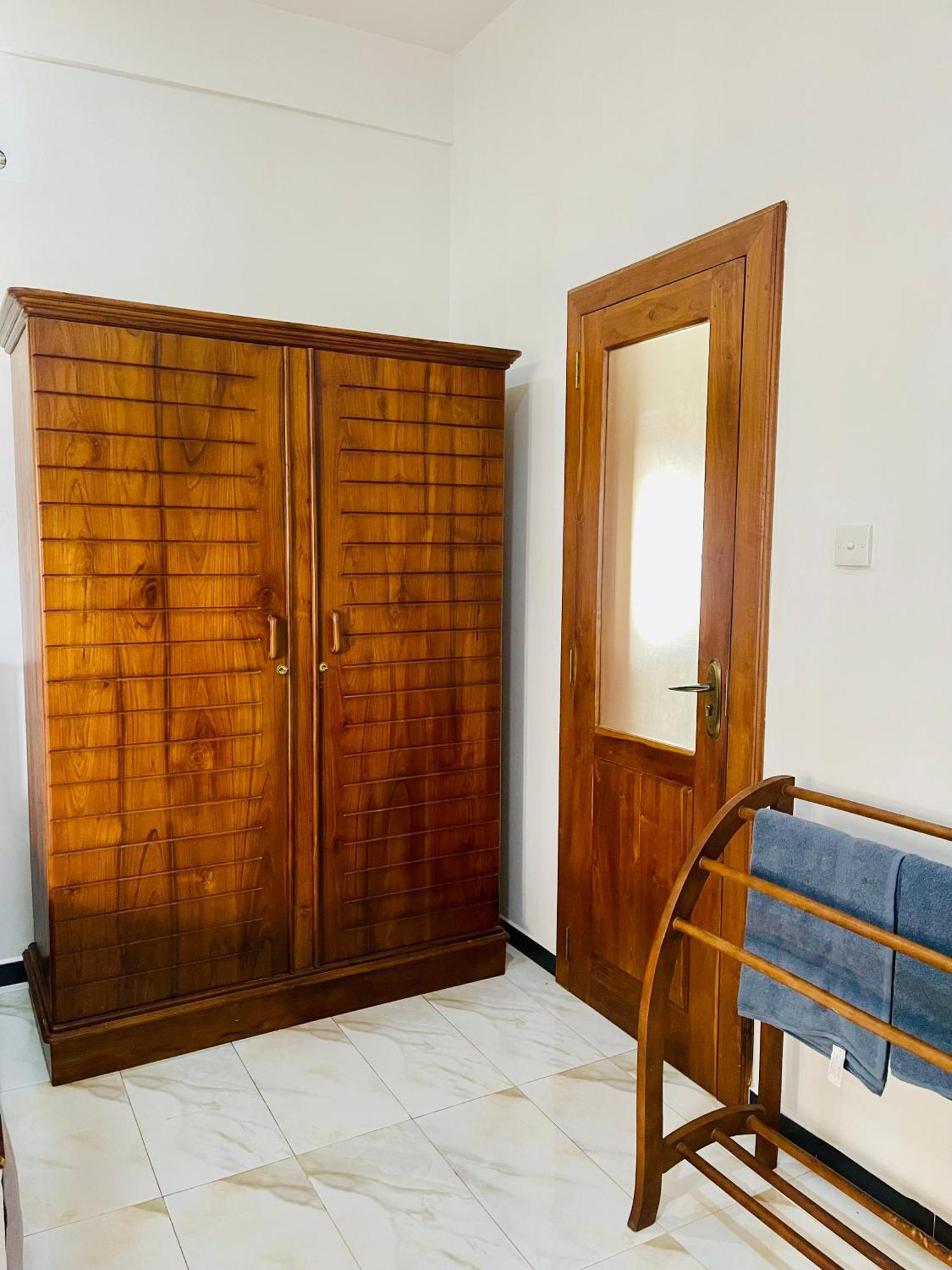 Sand & Surf Guest House Negombo Exteriör bild
