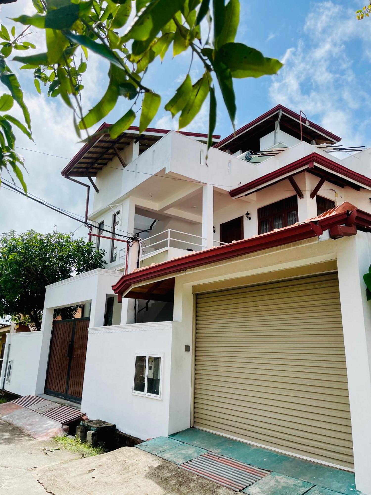 Sand & Surf Guest House Negombo Exteriör bild