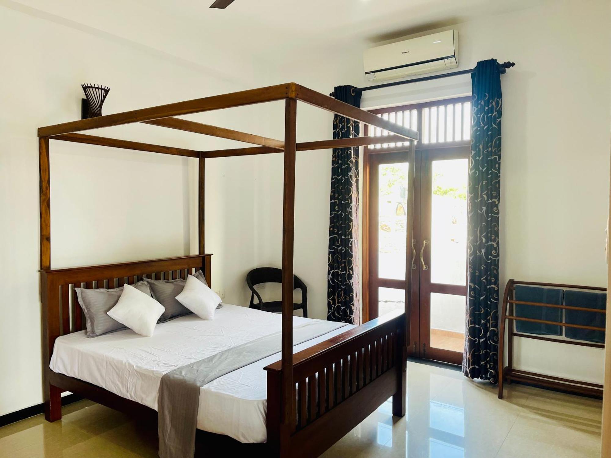 Sand & Surf Guest House Negombo Exteriör bild